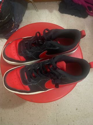 Nike Court Borough Low 2 negras y rojas