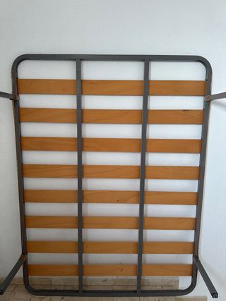 Canapé de madera y metal