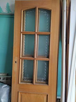 Puerta de roble con cristal