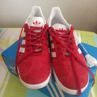 Adidas Gazelle Rojas Talla 40.5. 