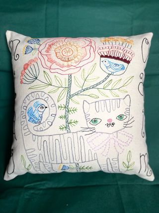 Cuscino ricamato a mano gatto e fiori