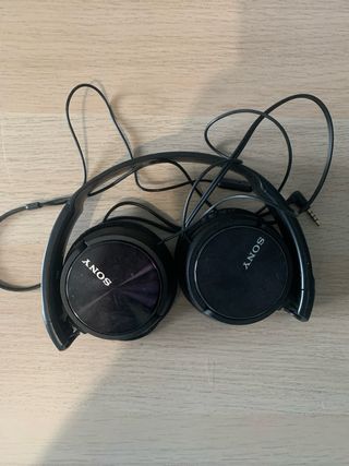 Cascos Sony con Cable Negros