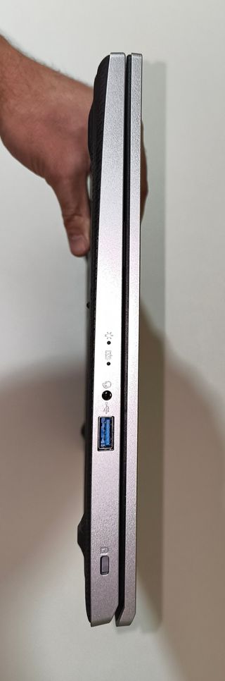 Portátil Acer Aspire 3 Ryzen 7 5700U 15.6