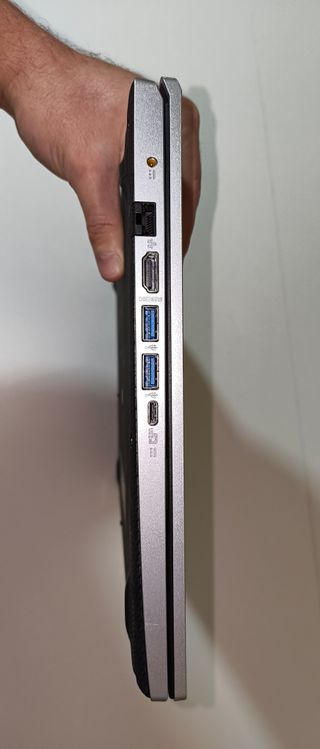 Portátil Acer Aspire 3 Ryzen 7 5700U 15.6