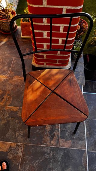 3 Sillas de metal y madera