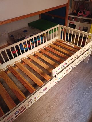 Cama infantil de madera
60x170cm