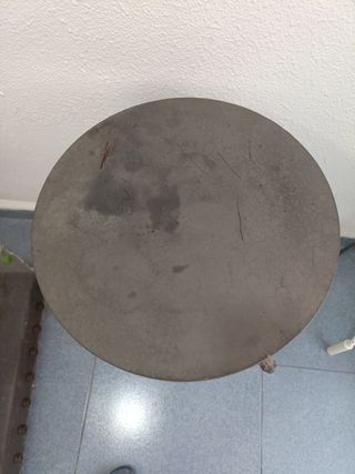 Mesa auxiliar con diseño de dragón