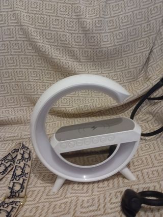 Lámpara LED con cargador inalámbrico