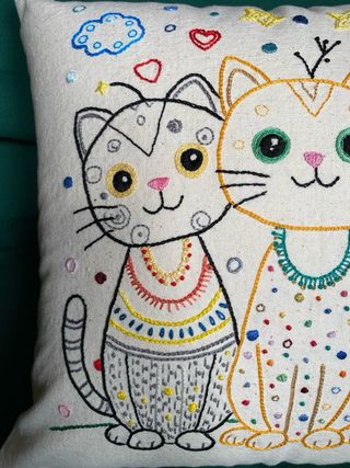 Cuscino fatto a mano con tre gatti