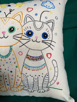 Cuscino fatto a mano con tre gatti