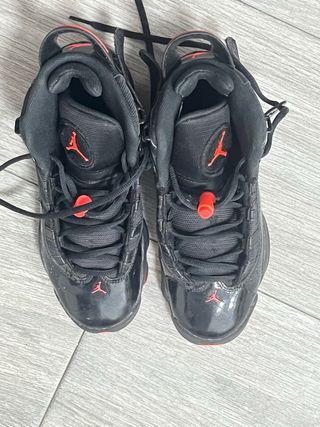 Zapatillas Jordan Air Negras y Rojas