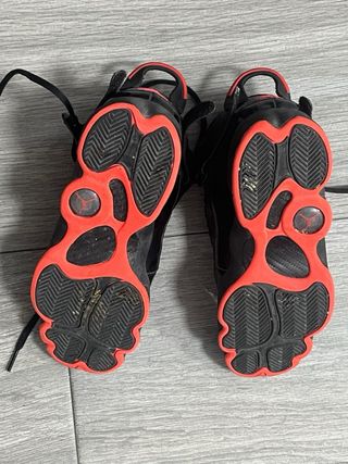 Zapatillas Jordan Air Negras y Rojas