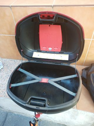 Baúl Givi 2 cascos jet/ 1 integral
