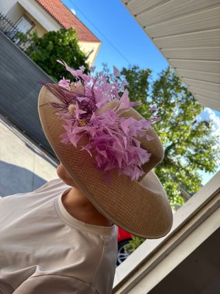 Pamela beige y morada con flores