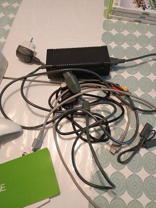 Consola Xbox 360 250Gb Blanca, 2 Mandos+juegos.