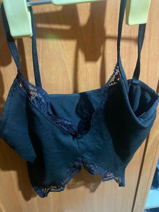 Top negro tirantes con encaje