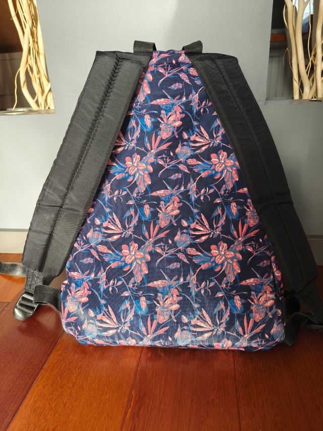 Mochila Eastpak floral
