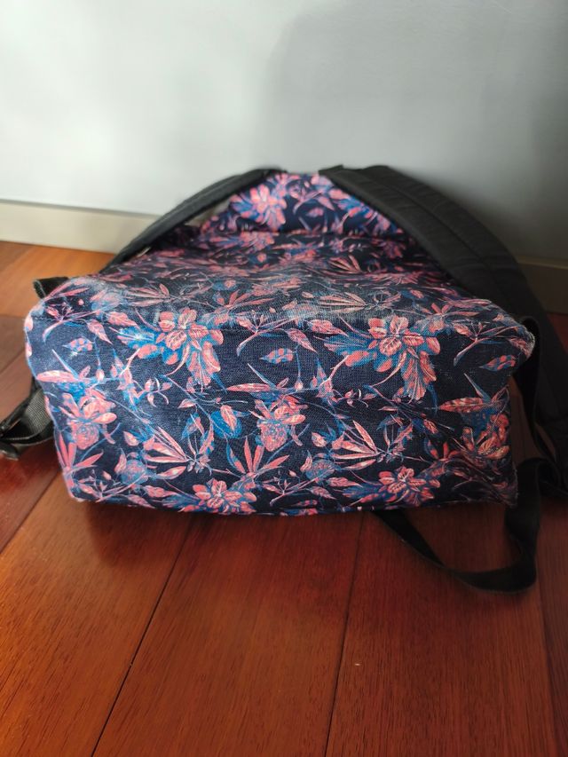 Mochila Eastpak floral