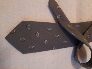 Corbata gris con estampado