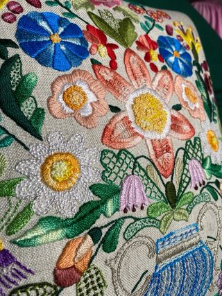 Cuscino decorativo floreale fatto a mano