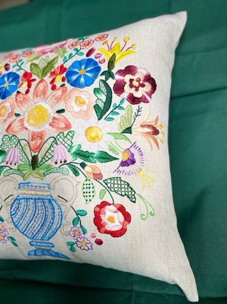 Cuscino decorativo floreale fatto a mano