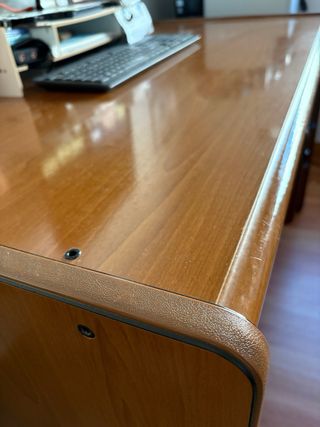Mesa de escritorio de madera