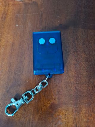 Mando a distancia azul para garaje