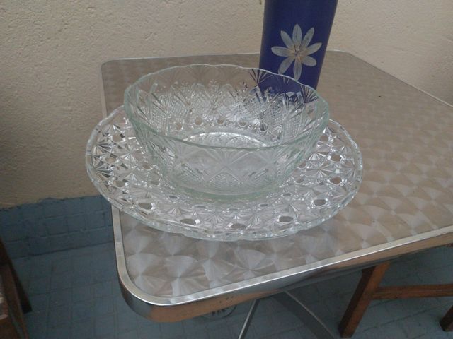 Dos fruteros de cristal tallado