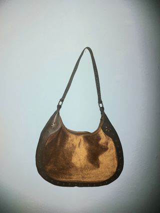 Bolso marrón y dorado