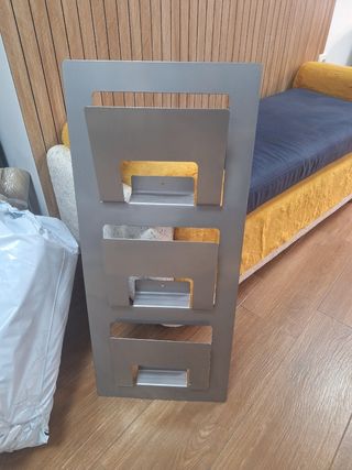 Revistero de pared Ikea metálico gris