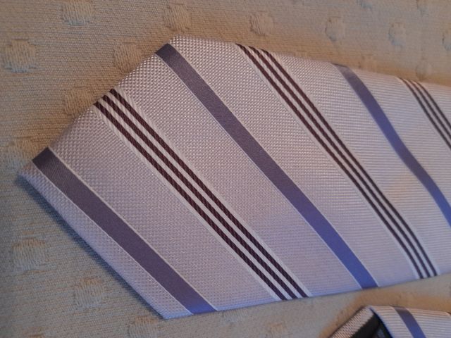 Corbata Rayas Morado y Blanco