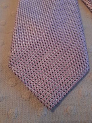 Corbata rosa-morada y plateada con patrón