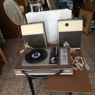 Tocadiscos Antiguo Beige y Marrón