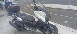 Yamaha Xmax 400 - Buen estado