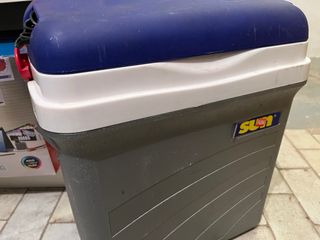 Nevera eléctrica azul para coche