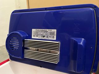 Nevera eléctrica azul para coche