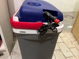 Nevera eléctrica azul para coche
