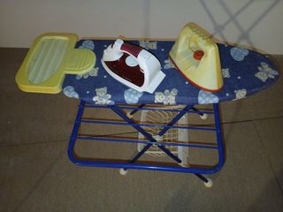 Mesa de planchar con 2 planchas