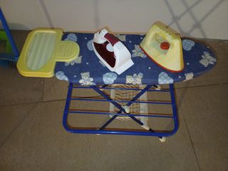 Mesa de planchar con 2 planchas