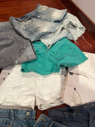 Conjunto de pantalones cortos y faldas
tallas 34 