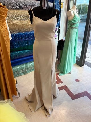 Abito lungo beige con spacco