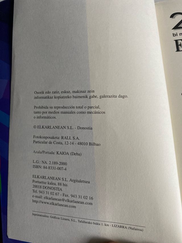 Eskola Hiztegia 2000 (Hiztegiak) (Basque Edition)