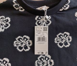 SUDADERA CON ETIQUETA 