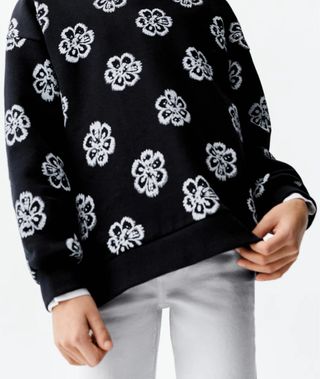 SUDADERA CON ETIQUETA 