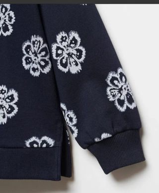 SUDADERA CON ETIQUETA 