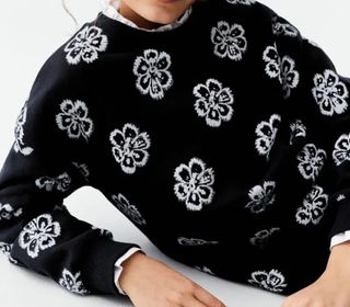 SUDADERA CON ETIQUETA 