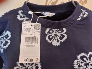 SUDADERA CON ETIQUETA 