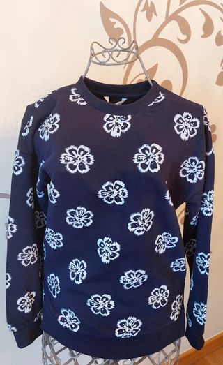 SUDADERA CON ETIQUETA 