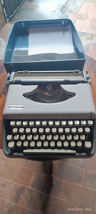 Macchina da scrivere Antares