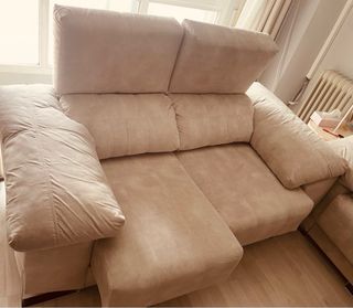 Sofá de 2 plazas beige, reclinable y extraible.
